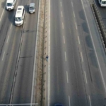 E-5 karayolunda her gün kilometrelerce yürüyen adam merak uyandırdı