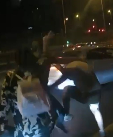 E-5 Karayolu’nda sürücü dehşeti: Önce saldırdı ardından aracına binip motosikletlileri ezmeye çalıştı