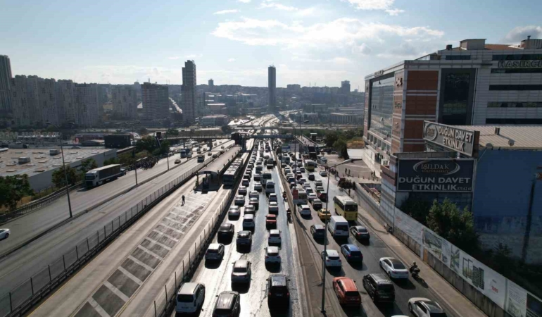 E-5 karayolunda yağmur sonrası 15 araçlı kaza