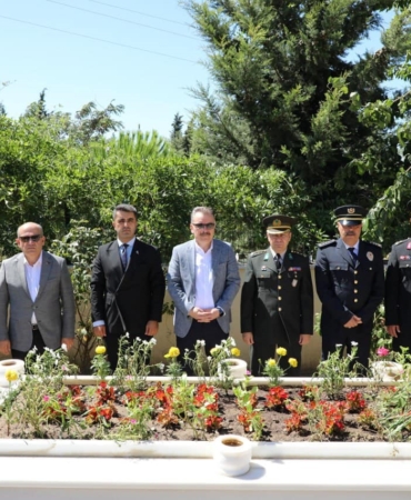 Edremit’te 15 Temmuz Demokrasi ve Milli Birlik Günü nedeniyle şehitlikler ziyaret edildi