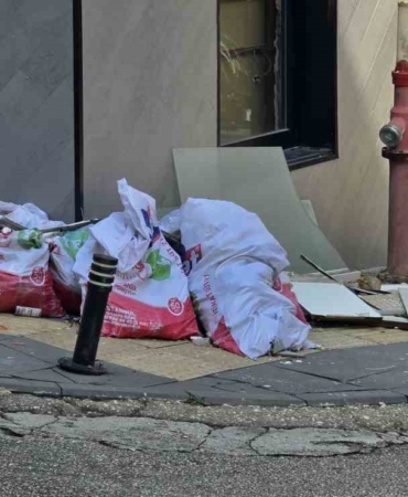 Engelli yolu engel dolu