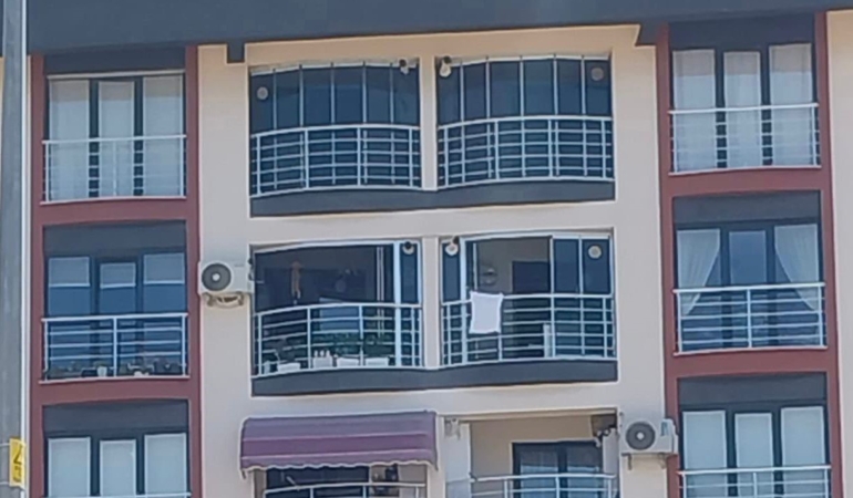 Erdek’te 5’inci kattan düşen çocuk hayatını kaybetti