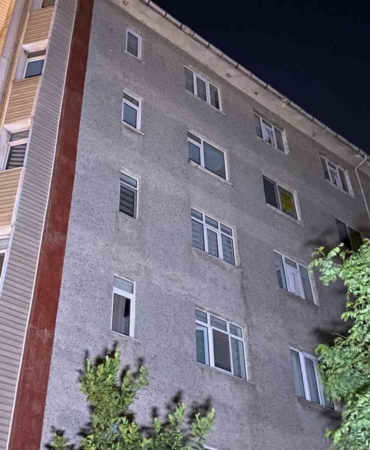 Eyüpsultan’da elektriği kesilen sitenin sakinlerinden tepki