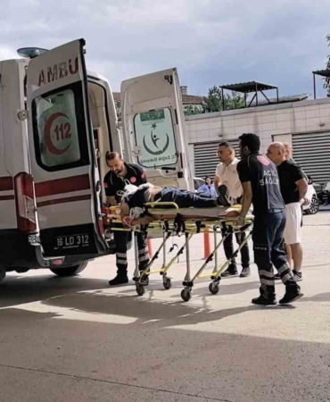 Fabrikanın çatısından düşen işçi ağır yaralandı