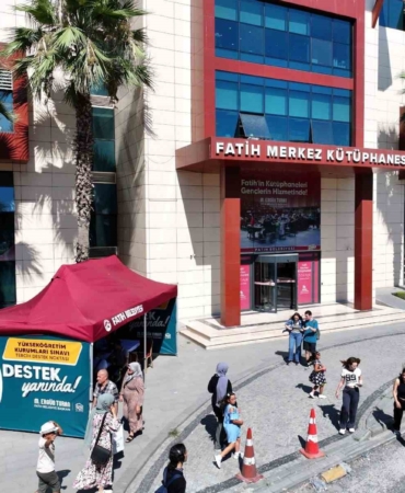Fatih Belediyesi’nden öğrencilere YKS tercih rehberliği