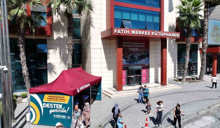 Fatih Belediyesi’nden öğrencilere YKS tercih rehberliği