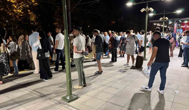 Florya’da Marmaray arızalandı, duraklarda yoğunluk oluştu
