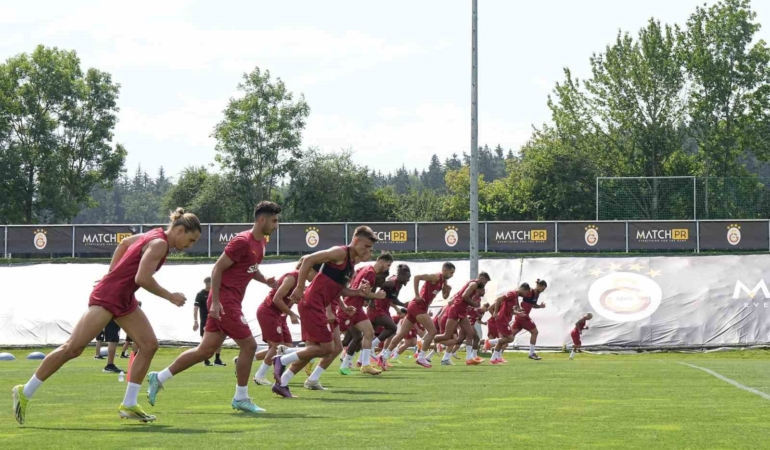 Galatasaray yeni sezon hazırlıklarını yaptığı antrenmanla sürdürdü
