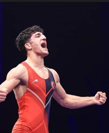 Genç güreşçi Sırbistan’da fırtına olup esti