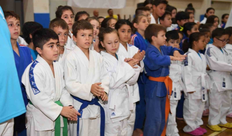 Genç judo ve taekwondocular sertifikalarını aldı