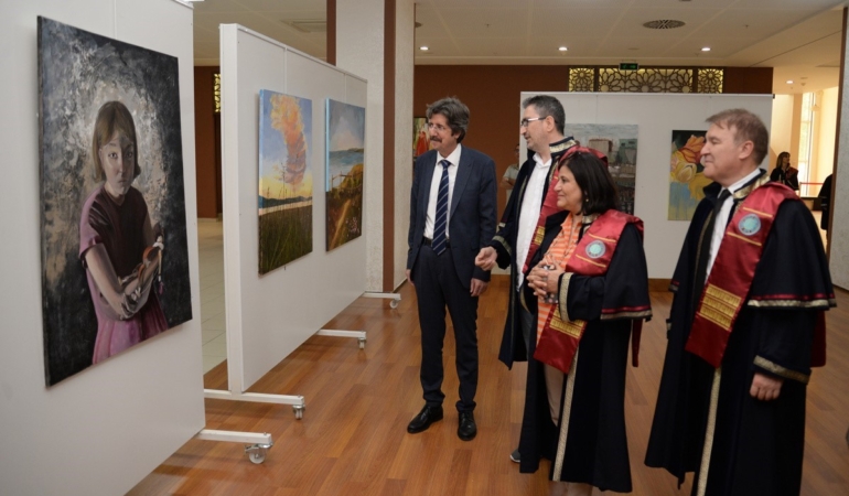 Güzel Sanatlar Fakültesi’nde kepler mezuniyet için fırlatıldı