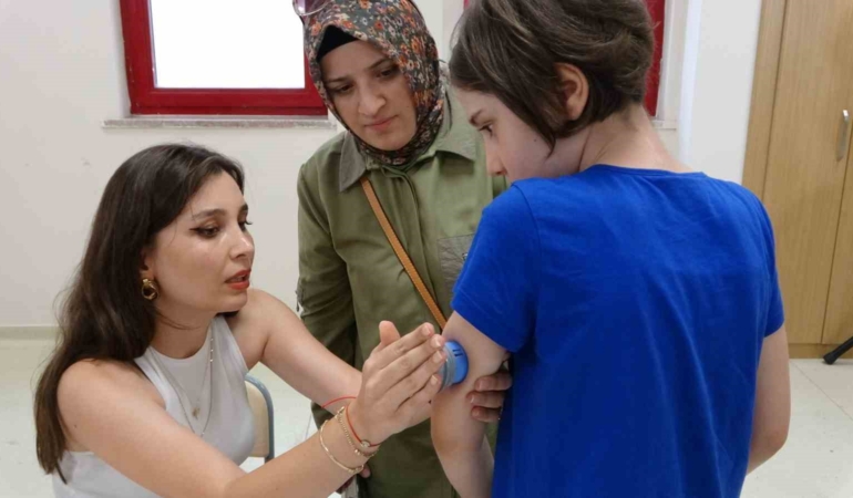 Hayırsever iş insanından tip-1 diyabetli çocuklara 1 yıllık sensör bağışı