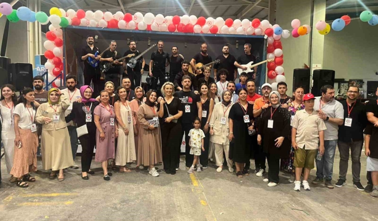 Hem eğlendiler hem yardım topladılar