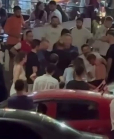 Husumetli iki grup kavgasında ortalık savaş alanına döndü