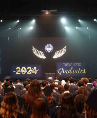 İGÜ’lü 9 bin 903 öğrenci mezuniyet keplerini attı