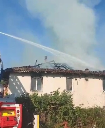 İki katlı evde yangın paniği: 1 kişi dumandan etkilendi