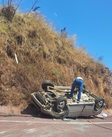 İnanılmaz kurtuluş: Hurdaya dönen araçtan yara almadan çıktı