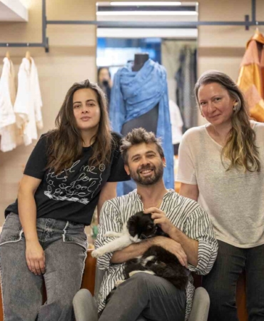 İngiliz Kraliçesi’nin portresini dokuttuğu ünlü modacı, genç yetenekleri yetiştirecek