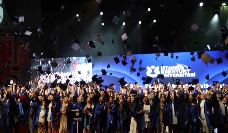 İstanbul Esenyurt Üniversitesi 2023-2024 Akademik Yılı Mezuniyet Töreni gerçekleşti
