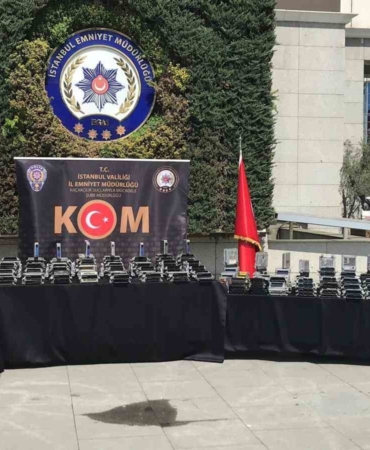 İstanbul’da milyonlarca lira değerinde kaçak ikinci el oto beyni ele geçirildi