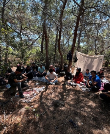 Jandarma 55 düzensiz göçmen ve 1 organizatörü yakaladı