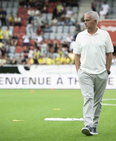 Jose Mourinho: "Şampiyonlar Ligi maçının böyle bir sahada oynanması kabul edilemez"