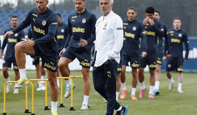 Jose Mourinho, sistemini Fenerbahçe’ye işliyor