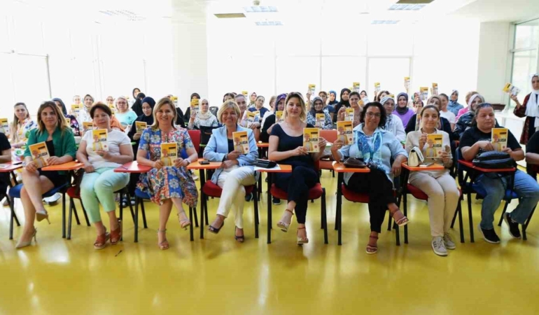 ‘Kadın Yazarıyla Buluşuyor’ projesinde ilk kitap dağıtıldı