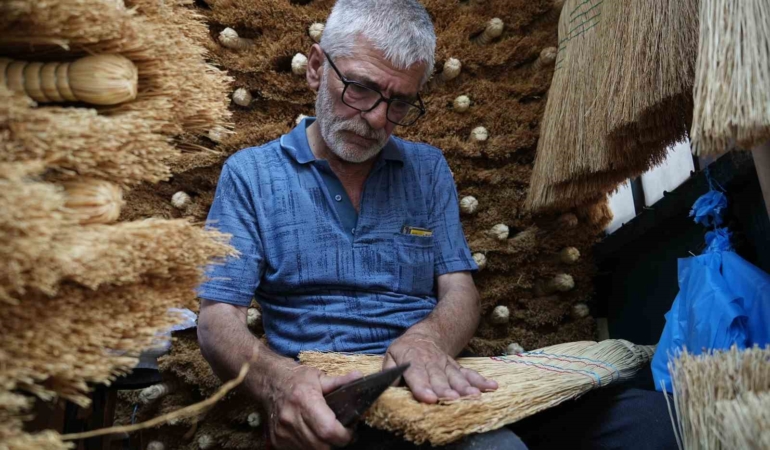 Kadınlar ondan vazgeçemiyor, en akıllı robotlara meydan okuyor