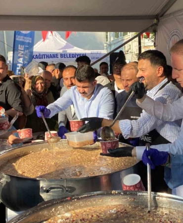 Kağıthane’de 35 bin kase aşure ikram edildi