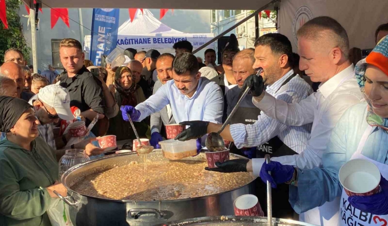 Kağıthane’de 35 bin kase aşure ikram edildi