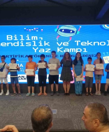 Kartal’da Bilim, Mühendislik ve Teknoloji Yaz Kampı’nda öğrenciler sertifikaları aldı