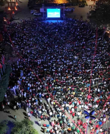 Kartal’da vatandaşlar çeyrek final maçını meydanda kurulan dev ekranda izledi