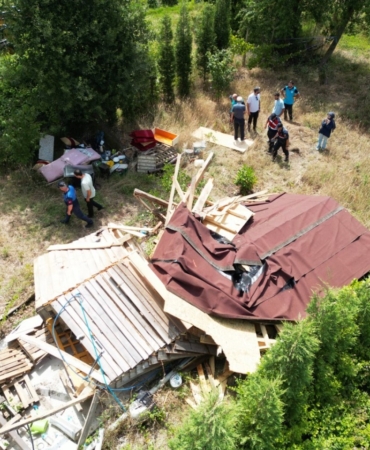 Kartepe’de kaçak bungalovlar yıkıldı