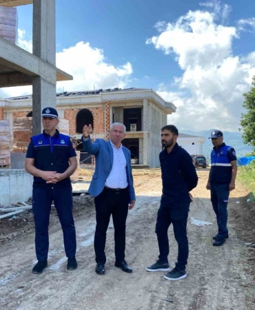 Kartepe’de zabıta ekipleri inşaat sahalarını denetliyor