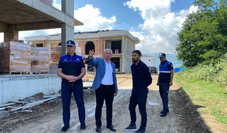 Kartepe’de zabıta ekipleri inşaat sahalarını denetliyor