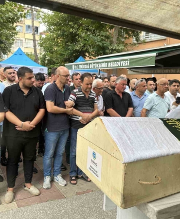 Kazada ölen gençler toprağa verildi