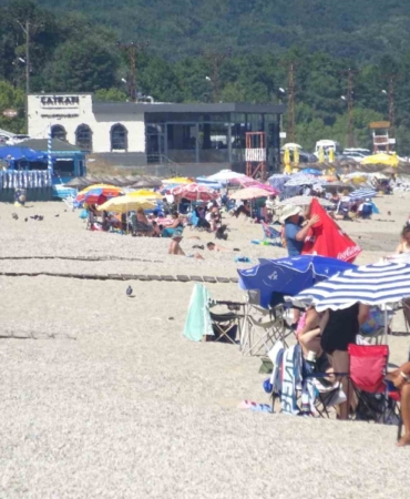 Kırklareli’de sıcaktan bunalan vatandaşlar soluğu denizde aldı