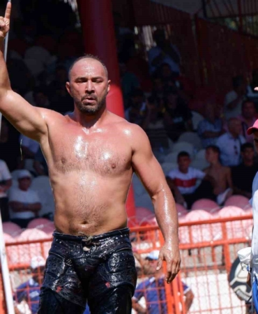 Kırkpınar’da başpehlivanlık güreşlerinde sürpriz sonuçlar yaşandı