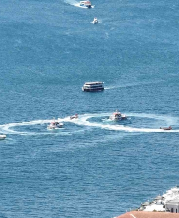 Kıyı Emniyeti şehit ve gaziler için İstanbul Boğazı’nda gösteri yaptı