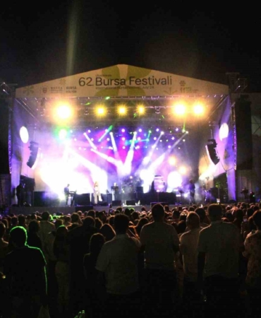 KÖFN ve Feride Hilal Akın, Bursa Festivali’nde gençlerle buluştu