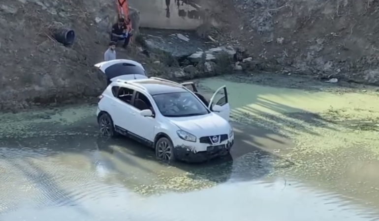 Kontrolden çıkan cip 6 metreden dereye uçtu, sürücü yaralandı