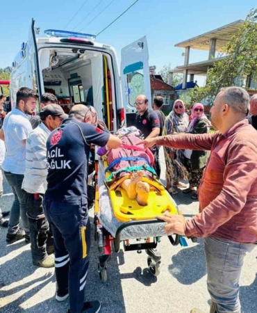 Kontrolden çıkan traktör devrildi: 1 ölü, 3 yaralı