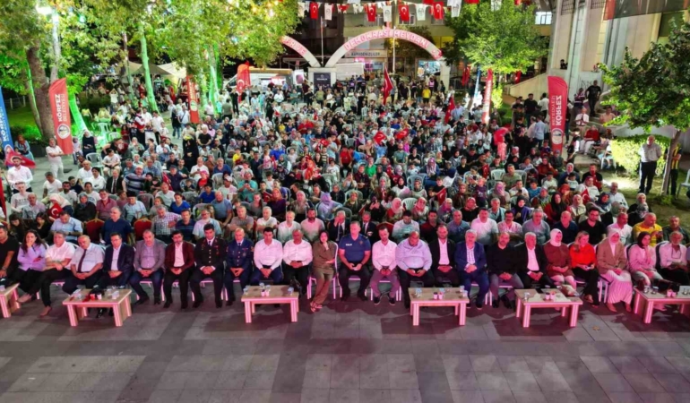 Körfezliler 15 Temmuz hain darbe girişiminin 8. yılında meydanlardaydı