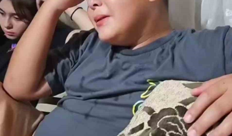 Küçük çocuk, maçın son dakikalarında gözyaşlarına boğuldu