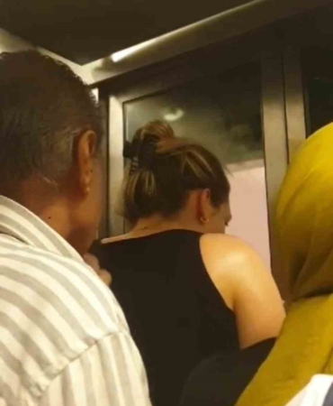 Metro asansöründe mahsur kaldılar
