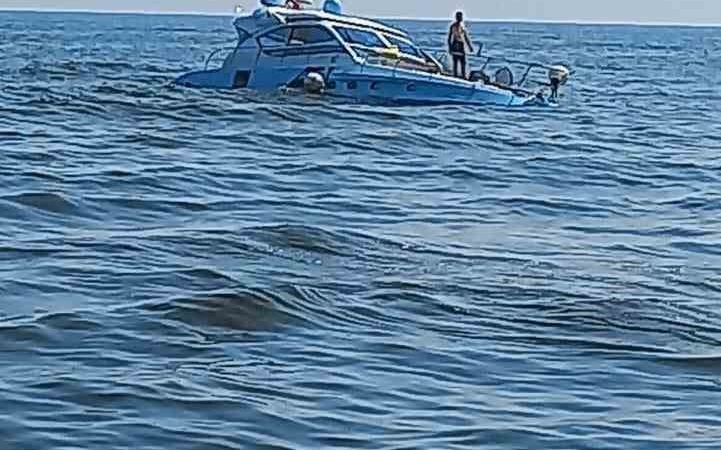 Mudanya’da arızalanan yat karaya oturdu