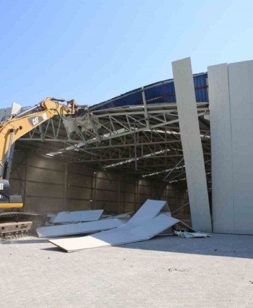 Nilüfer’de 3 bin metrekarelik kaçak yapı yıkıldı