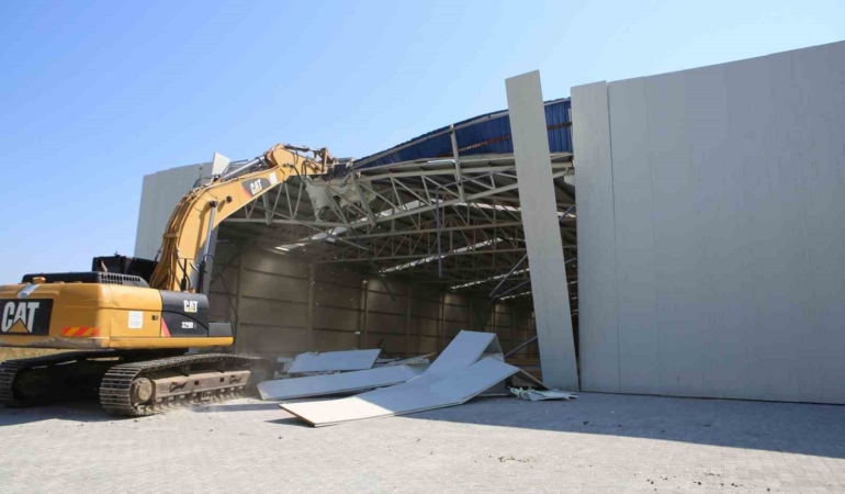 Nilüfer’de 3 bin metrekarelik kaçak yapı yıkıldı