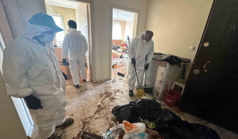 Nilüfer’de çöp ev temizlendi